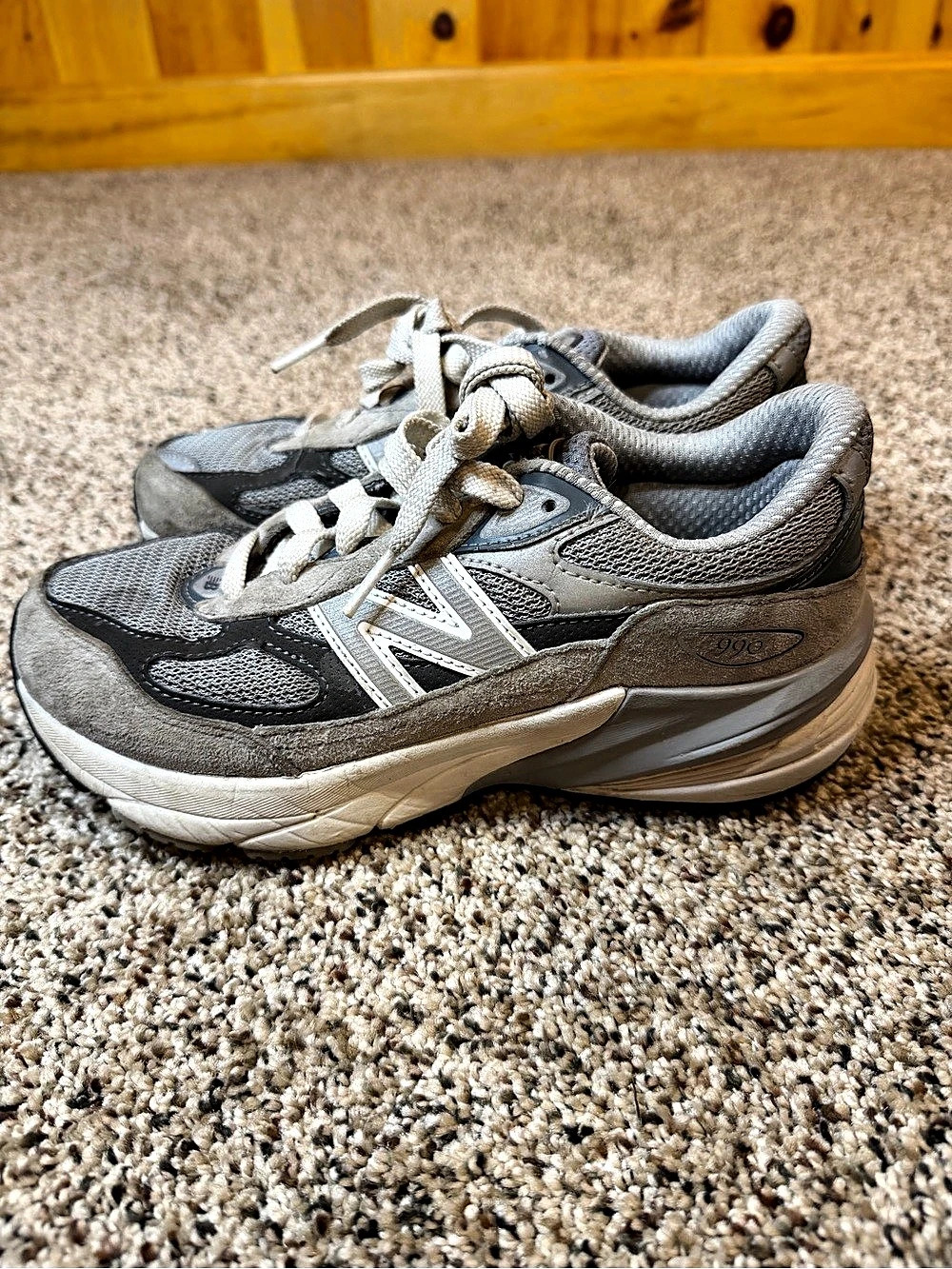 New Balance 990v5 Gray & White US 4 Kids Sneakers